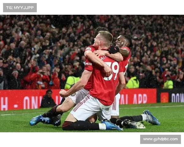 布鲁诺·费尔南德斯分享温馨家庭合影 与亲人共度难忘时刻